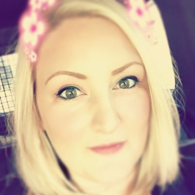 Profile Picture of Caroline Lear (@1homelygirl) on Twitter