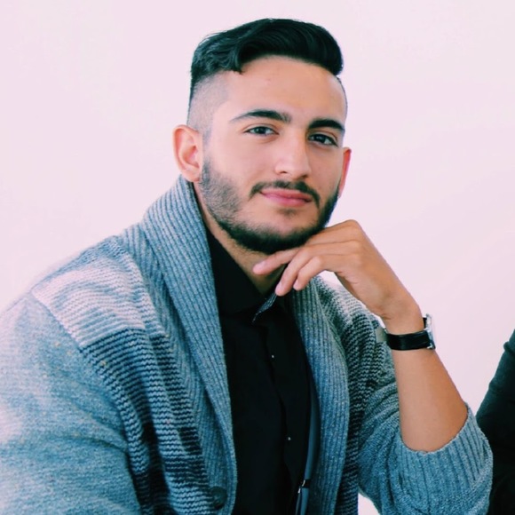 Profile Picture of Danny Pena (@dannyipena) on Poshmark