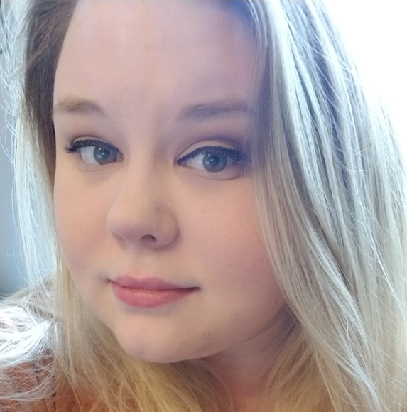 Profile Picture of Juliee Jurasek (@juliebear823) on Poshmark