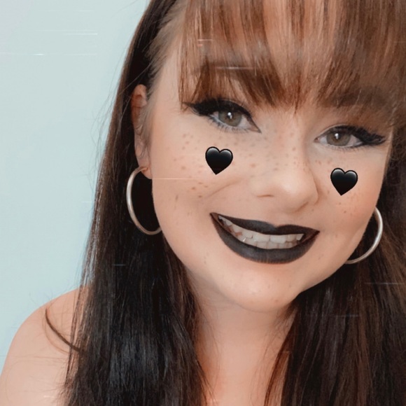 Profile Picture of Brooke Whiting (@brookewhitin508) on Poshmark