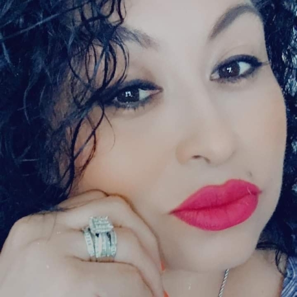 Profile Picture of Bonnie noelda Garcia (@bunnycatt72) on Poshmark