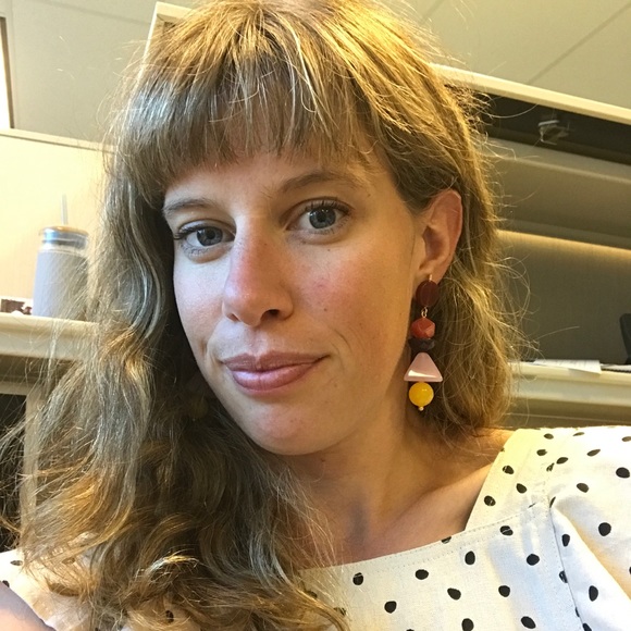 Profile Picture of Alison Hull (@alison_hull) on Poshmark