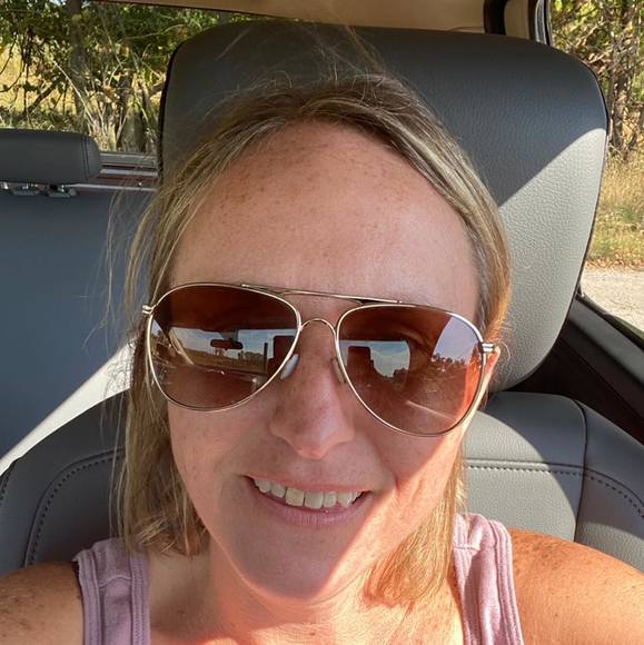 Profile Picture of Cynthia Hermann (@cindyh1025) on Poshmark