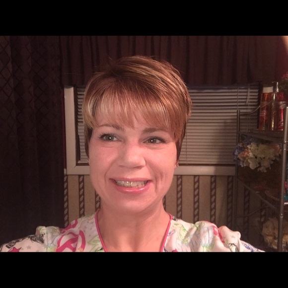 Profile Picture of Cheryl Revere (@crevere) on Poshmark