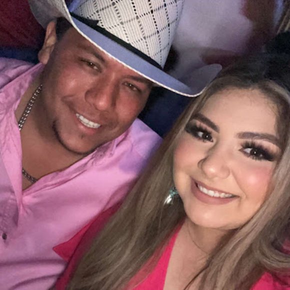 Profile Picture of Amanda Lopez (@amandalopez120) on Poshmark