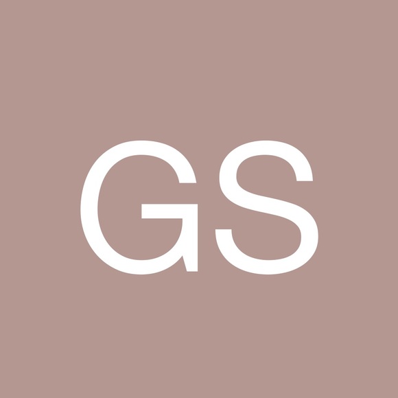 Profile Picture of Gabriella Stoops (@gabriellastoops) on Poshmark