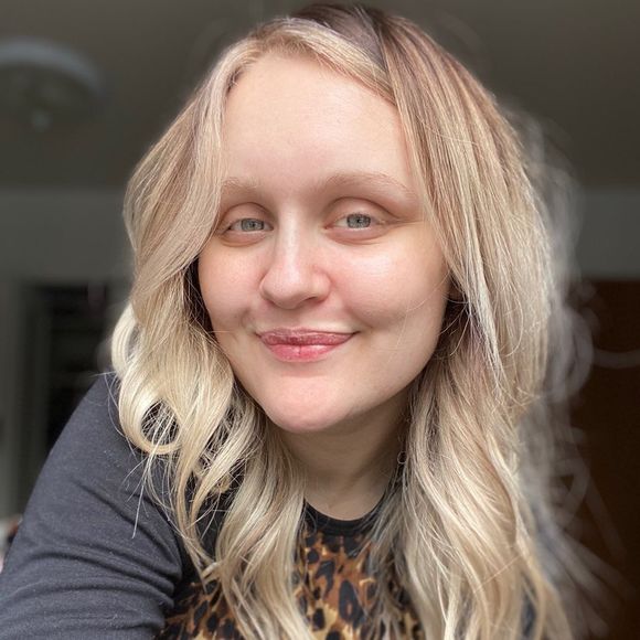 Profile Picture of Amanda Graham (@pandagram) on Poshmark
