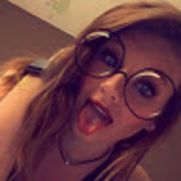 Profile Picture of Mckinzie Wigley (@wigleymckinzie) on Poshmark