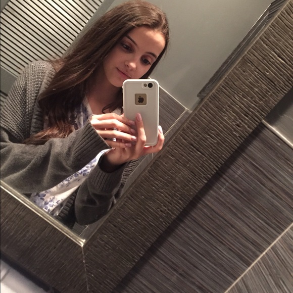 Profile Picture of Arianna Ryan (@ariannaryan) on Poshmark