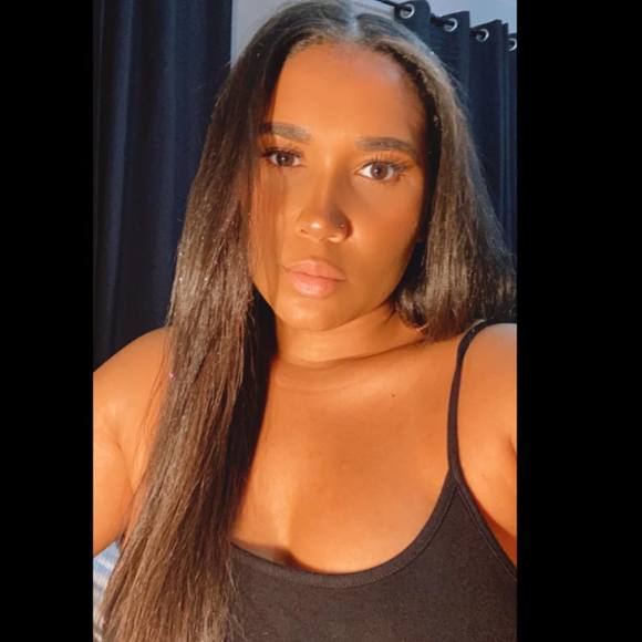 Profile Picture of Ailayia Demand (@ailayiaaa) on Poshmark