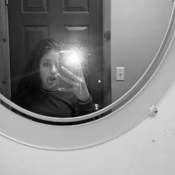 Alexia Recine - Poshmark Profile Picture of Alexia Recine (@alexia_recine) on Poshmark