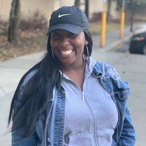 Profile Picture of Taron Smith (@taron_smith) on Poshmark