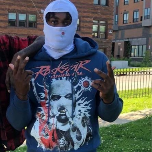 Profile Picture of Wholelotta Ouchie (@lottaouchie22) on Poshmark