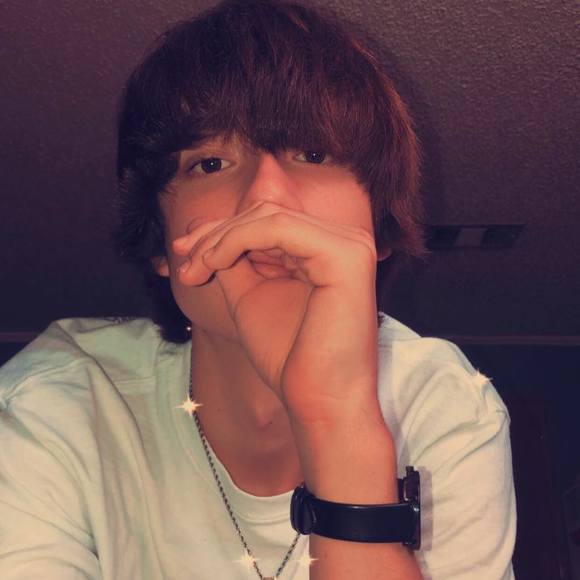 Profile Picture of James Bratcher (@jamesdeanbob3) on Poshmark