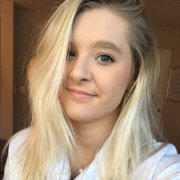 Profile Picture of Ashley Pruszynski (@begley18) on Poshmark