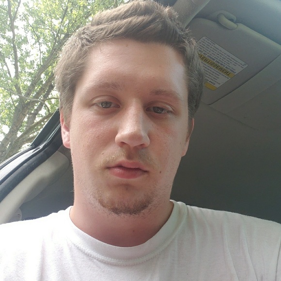 Profile Picture of Tyler Mowery (@tylermowery100) on Poshmark