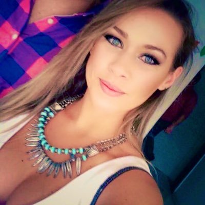Profile Picture of Carol Lima (@caroldealima) on Twitter
