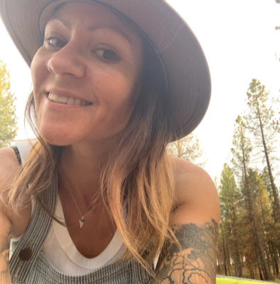 Profile Picture of Brandy Peterson (@brandypeters921) on Poshmark
