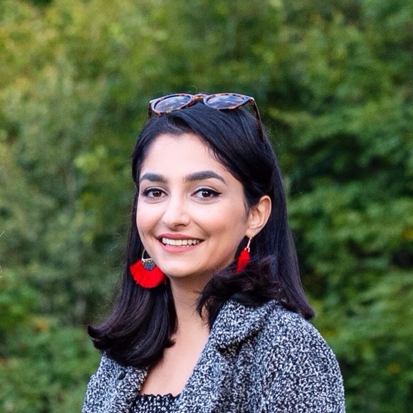 Profile Picture of Sara Jafarzadeh (@itssaraj) on Poshmark