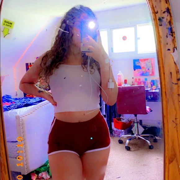 Profile Picture of Hannah Cologgi (@hannahcolo64) on Poshmark