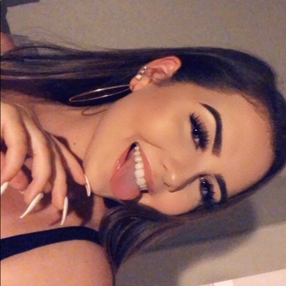 Profile Picture of Dani Haufler (@dani_haufler) on Poshmark