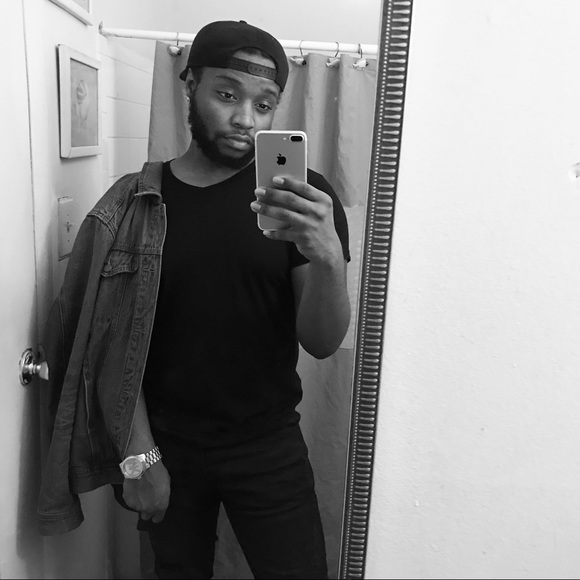 Profile Picture of Eric Demons (@ericdemons1995) on Poshmark