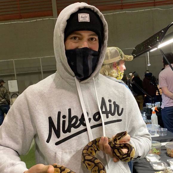 Profile Picture of Daniel Burns (@dburns2827) on Poshmark