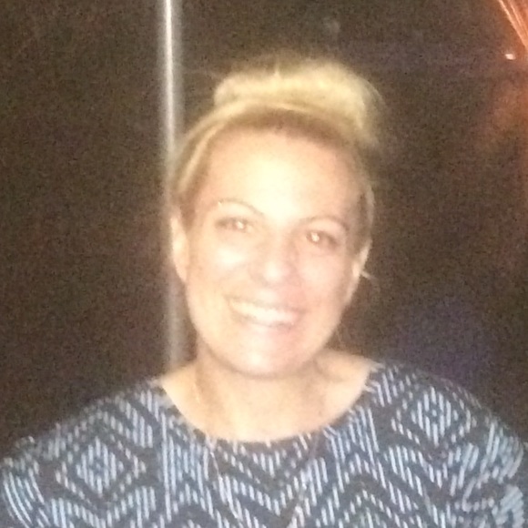 Profile Picture of Valerie Takacs (@vtak1) on Poshmark