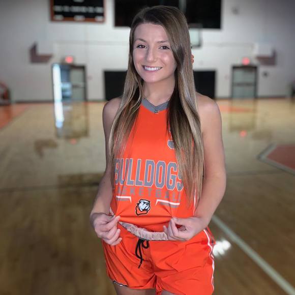 Profile Picture of Beverly Uphoff (@bevuphoff) on Poshmark