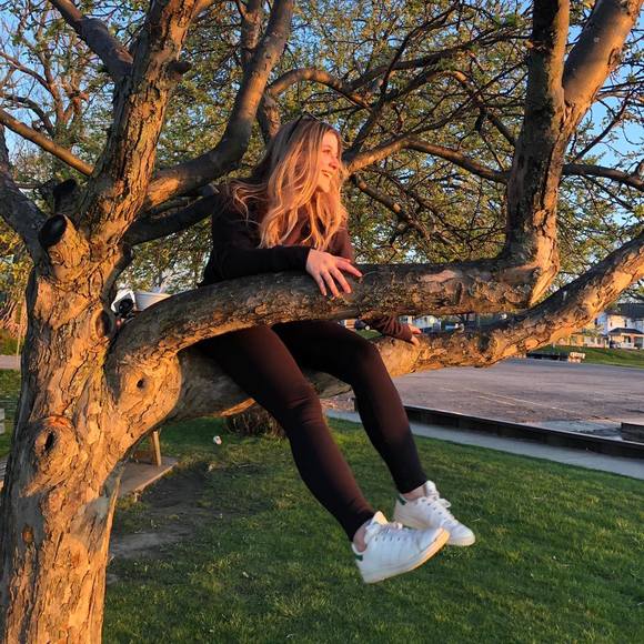 Profile Picture of Sarah Castine (@ssarahccastinee) on Poshmark