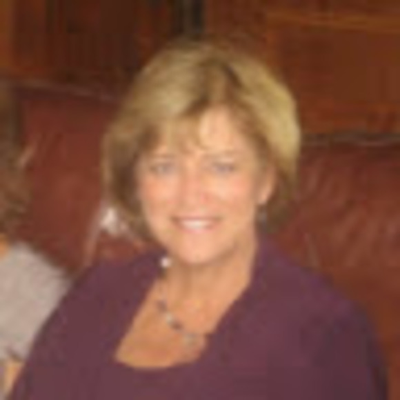 Profile Picture of Janet Baxter (@janetbaxter54) on Poshmark