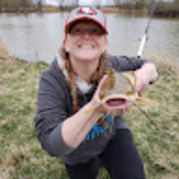 Profile Picture of Lynn Pearce (@lynnpearce555) on Poshmark