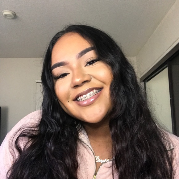 Brianna Levis - Poshmark Profile Picture of Brianna Levis (@brilevis) on Poshmark