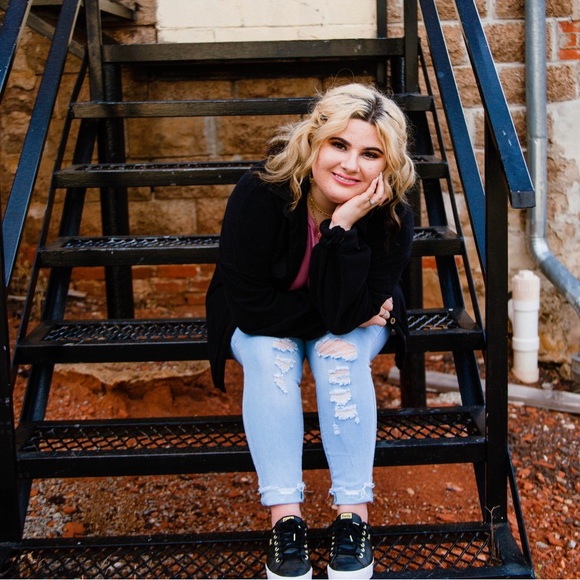 Profile Picture of Alyssa Archuleta (@archuletad) on Poshmark