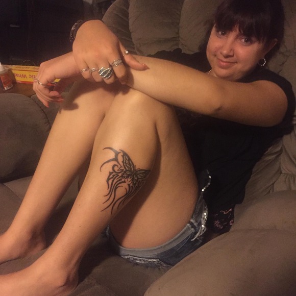Profile Picture of Josie Dunaway (@jcountrygirl95) on Poshmark