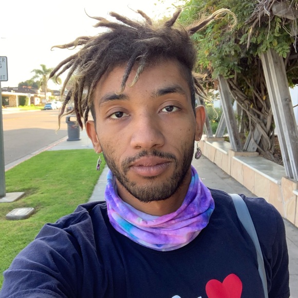 Profile Picture of Jonathan Brooks (@jawkneebee) on Poshmark