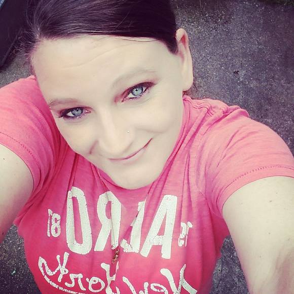 Profile Picture of Faith Morris (@faithm79) on Poshmark
