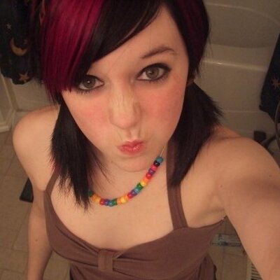 Profile Picture of Stephanie Calcutt (@CuteCandySteph) on Twitter