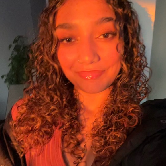 Profile Picture of Jadyn Kahoe (@jadynkahoe) on Poshmark