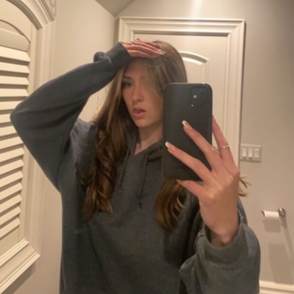Profile Picture of Isabella Sharp (@i_sharp) on Poshmark