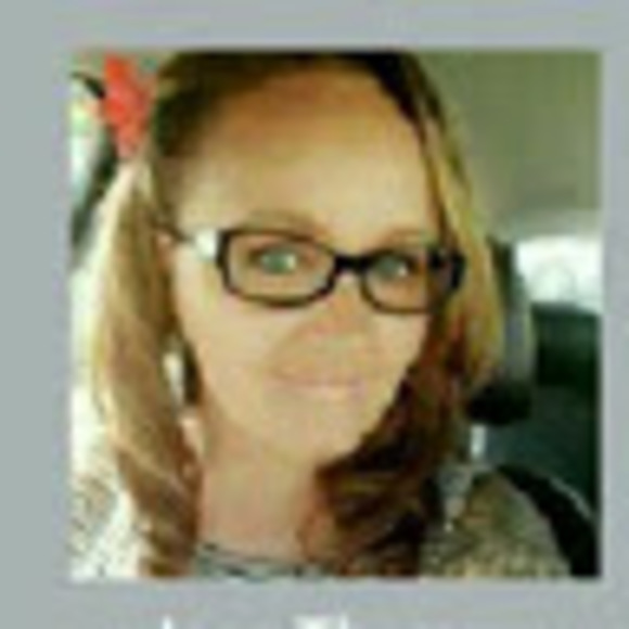 Profile Picture of Jena Thomas (@jenat128) on Poshmark