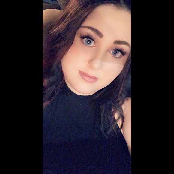 Profile Picture of Mary Kusler (@ekusler) on Poshmark