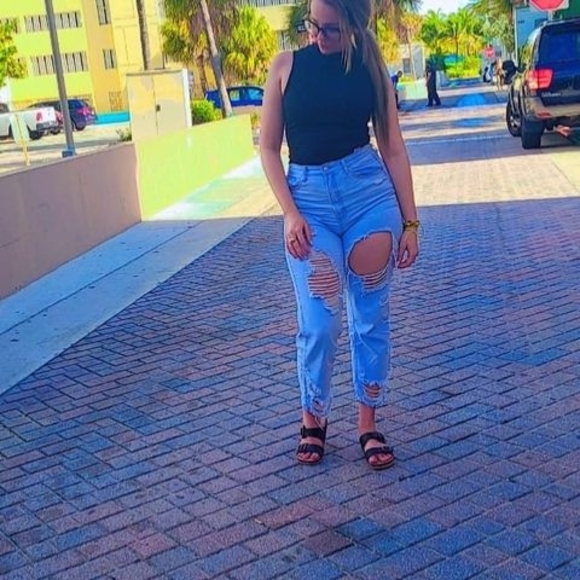 Profile Picture of Grethel Rocio (@4704359015) on Poshmark