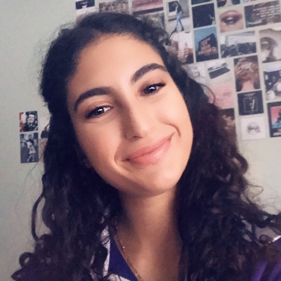 Profile Picture of Sabrina Camarda (@scam0424) on Poshmark