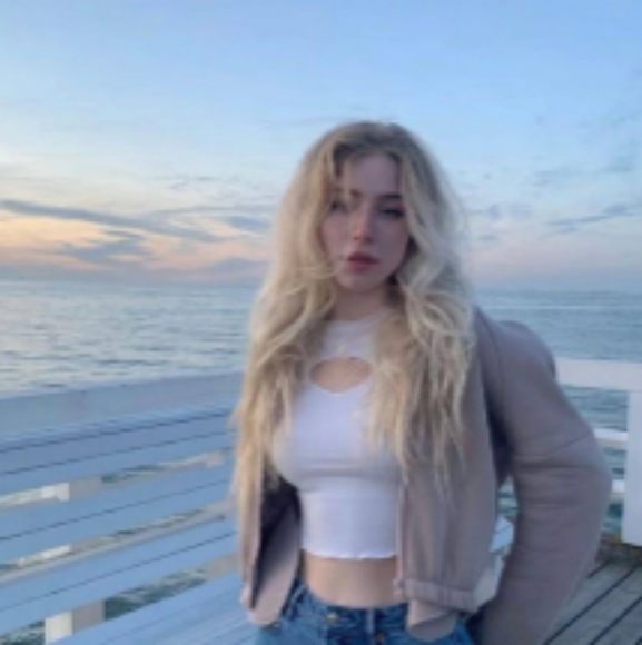 Profile Picture of Suprenant Tustison (@suprenant_t) on Poshmark