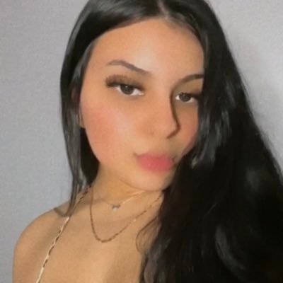 Profile Picture of Esmeralda Reyes (@esme82800) on Twitter