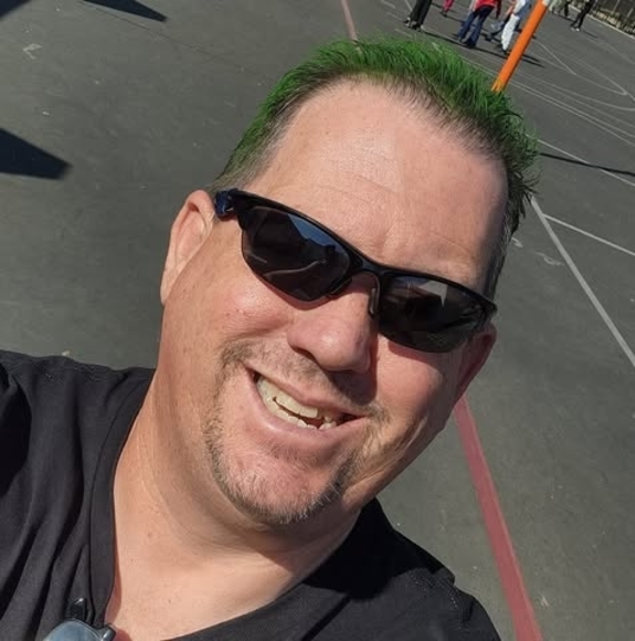 Profile Picture of Rob Gaertig (@disneylandfan01) on Poshmark