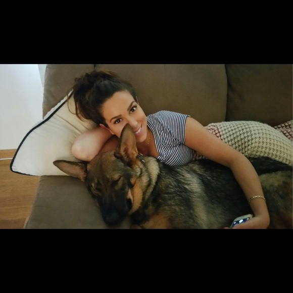 Profile Picture of Alyssa Infuso (@ainuso) on Poshmark