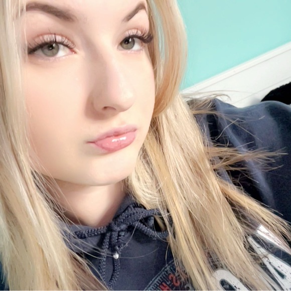 Profile Picture of Dayna Matthews (@dayna_matthews) on Poshmark