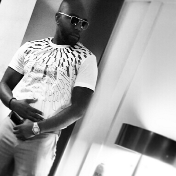 Profile Picture of Glenn Tate (@noonegethigher) on Poshmark